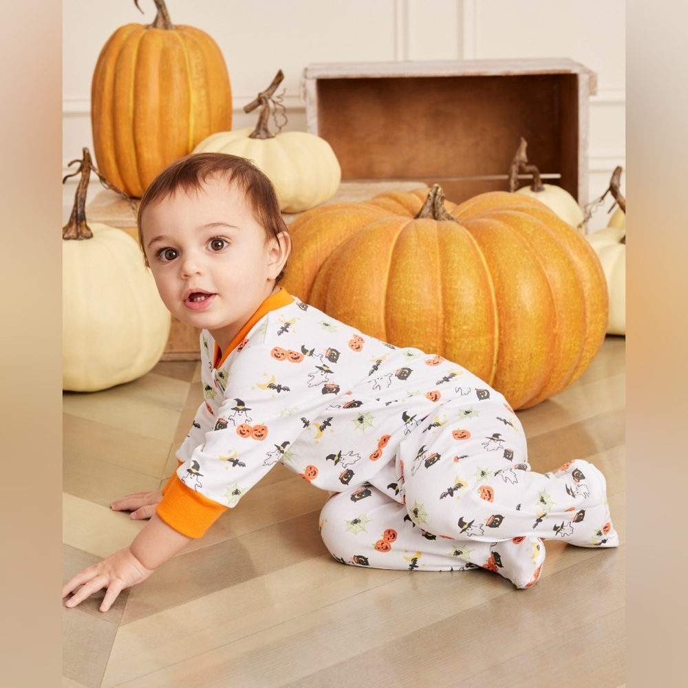 kissy kissy Halloween Happenings Zip Footie Size 6-9 months